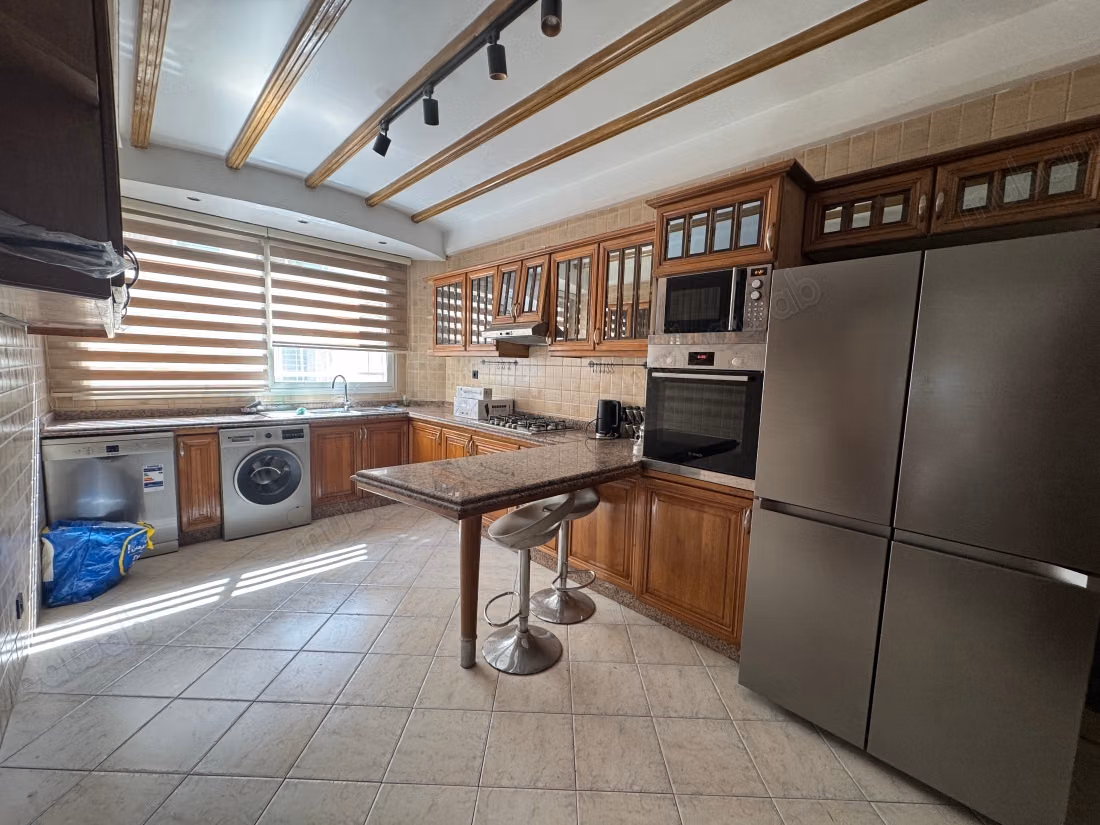Appartement 3 chambres meuble a louer 
blvd ghandi