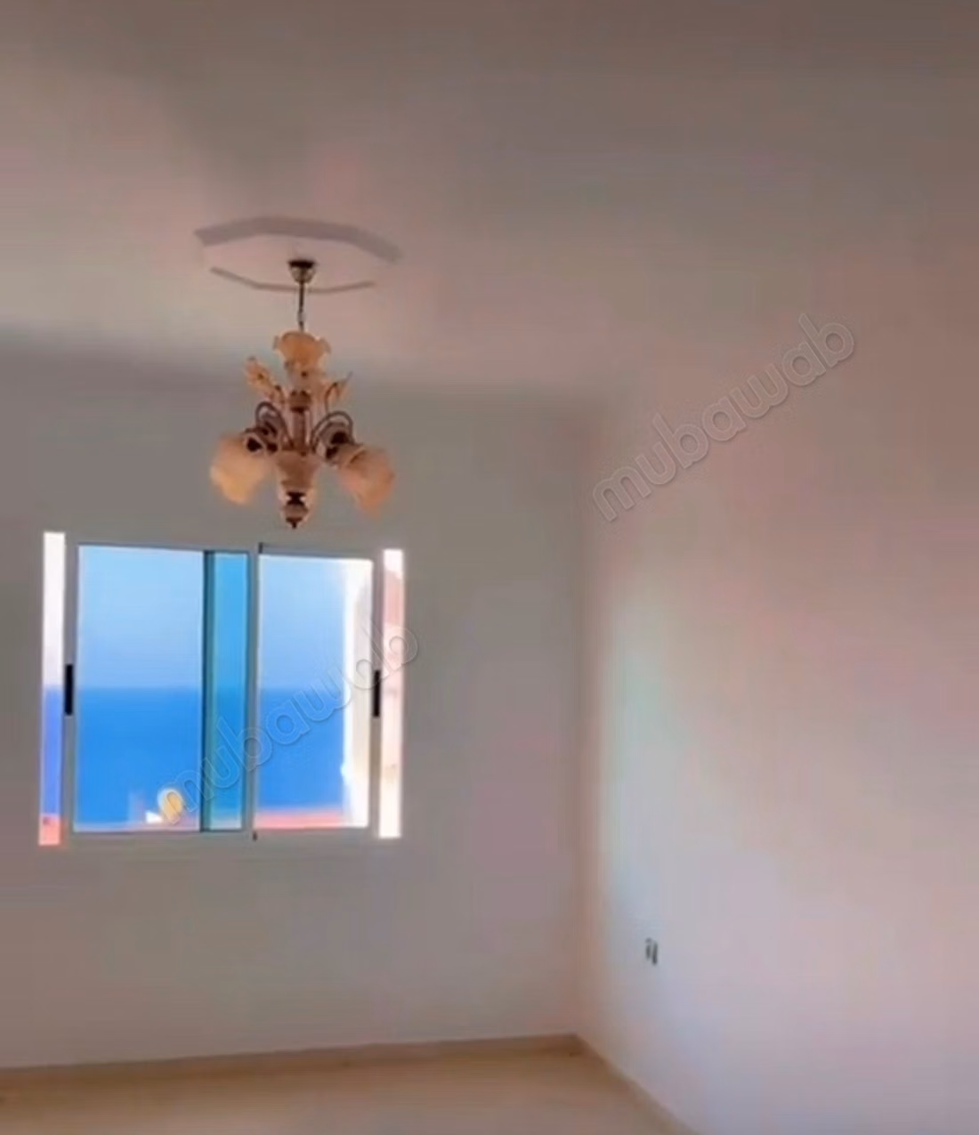 À Oued Aliane, une zone montagneuse à 25 minutes de Tanger, sur la pente faisant face à Tarifa, cette maison donne entièrement sur la mer avec vue sur le détroit de Gibraltar - nature, calme et mer à vos pieds