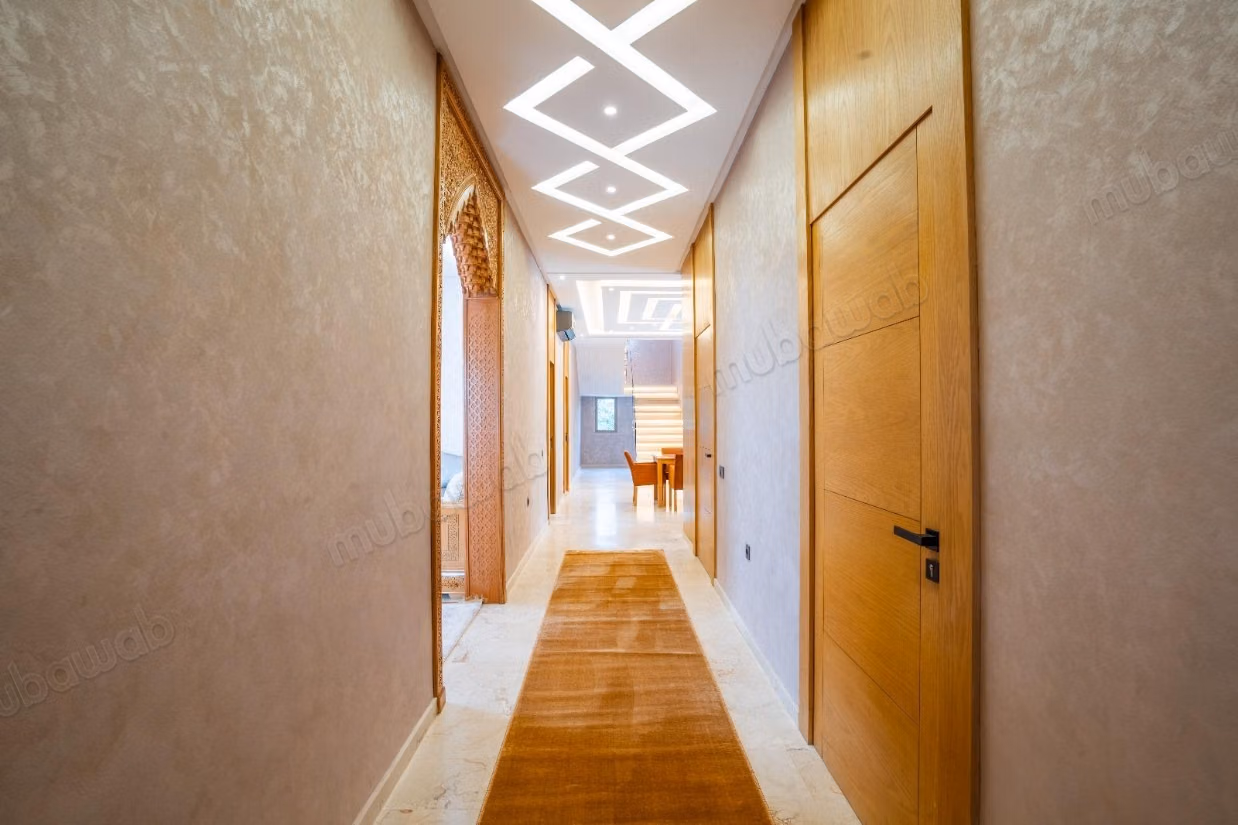 Villa Meublée de Luxe 7 Suites avec Grande Piscine — Route d'Ourika KM18, Marrakech 
A vendre