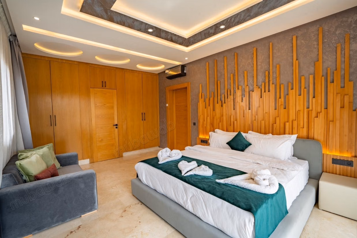 Villa Meublée de Luxe 7 Suites avec Grande Piscine — Route d'Ourika KM18, Marrakech 
A vendre