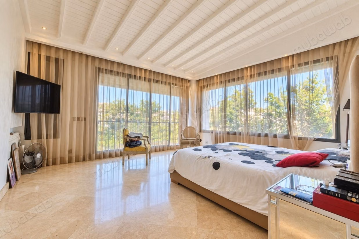 Sale of a modern villa with 4 suites and a pool in Bouskoura, Casablanca