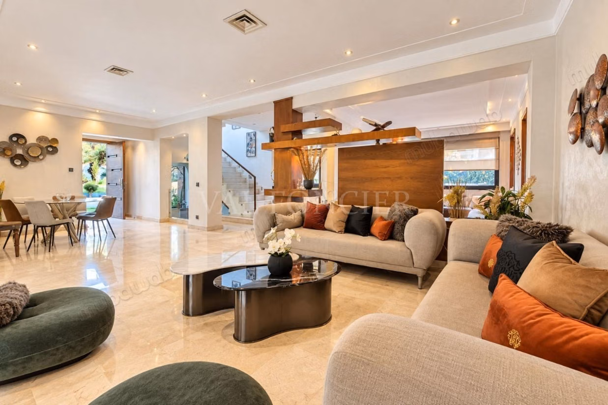 Sale of a modern villa with 4 suites and a pool in Bouskoura, Casablanca