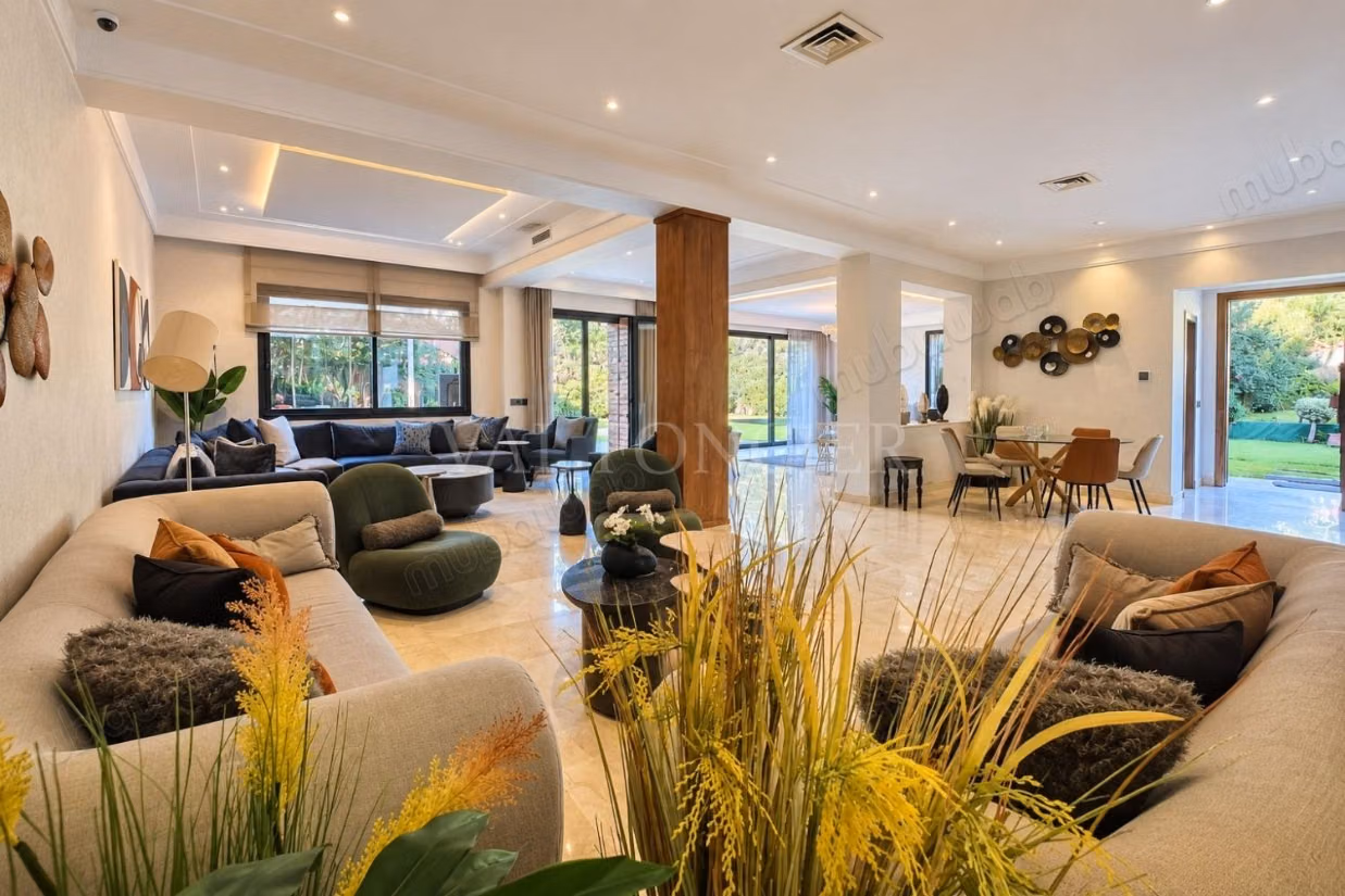 Sale of a modern villa with 4 suites and a pool in Bouskoura, Casablanca