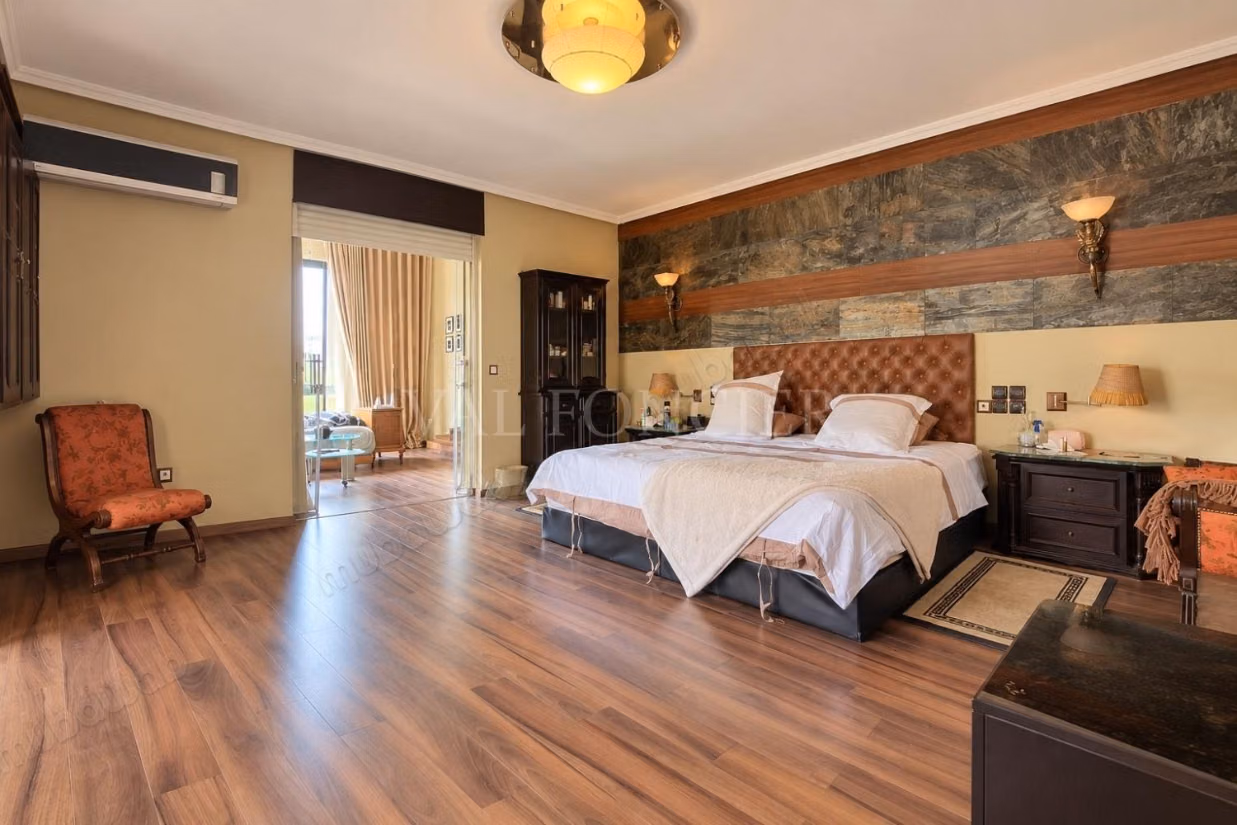 Sale of a character villa 1002m2 5 bedrooms with pool Californie, Casablanca