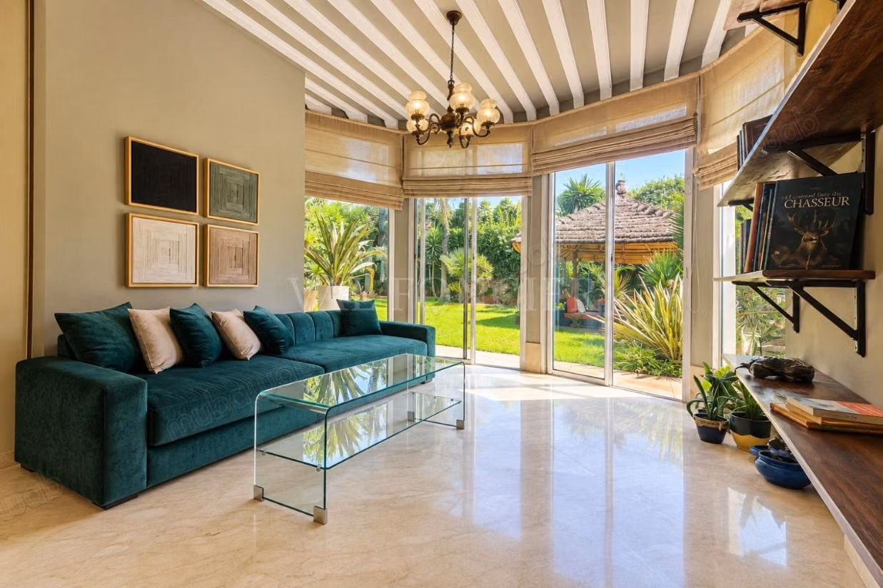 Sale of a character villa 1002m2 5 bedrooms with pool Californie, Casablanca