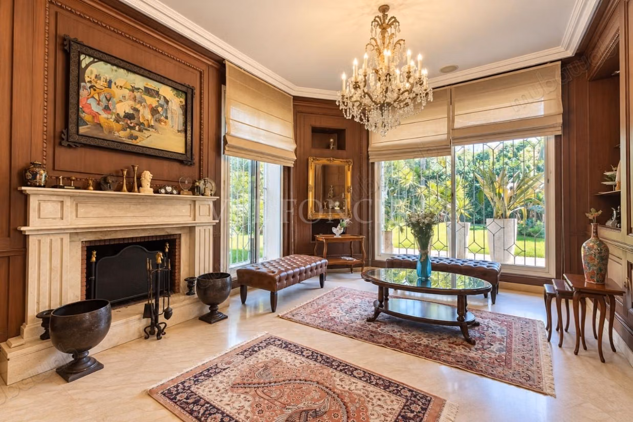 Sale of a character villa 1002m2 5 bedrooms with pool Californie, Casablanca