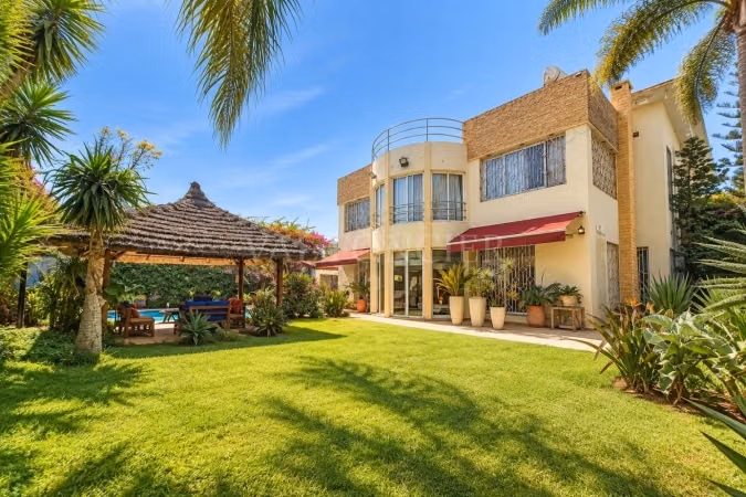 Sale of a character villa 1002m2 5 bedrooms with pool Californie, Casablanca