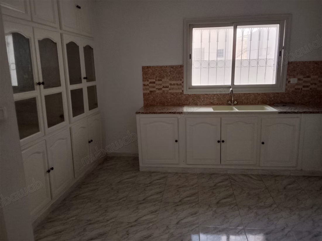 Location d'un appartement à Hammamet Nord. Superficie 200 m². Vues imprenables sur la mer, double vitrage
