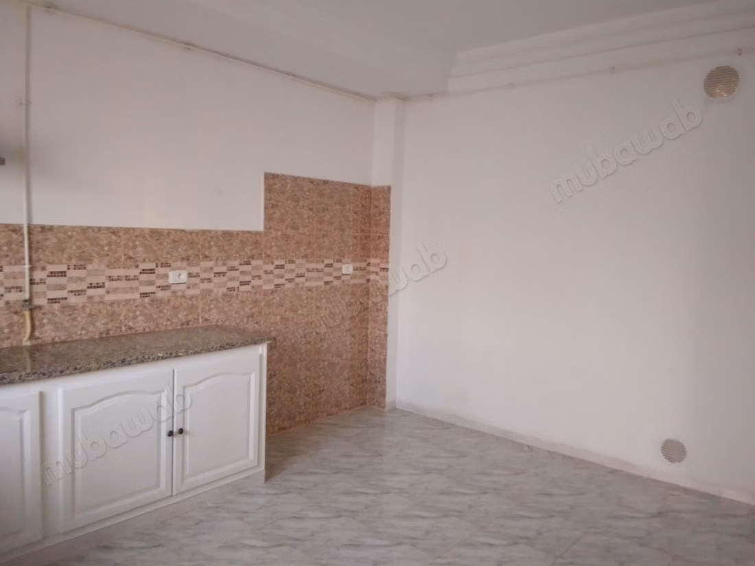 Location d'un appartement à Hammamet Nord. Superficie 200 m². Vues imprenables sur la mer, double vitrage