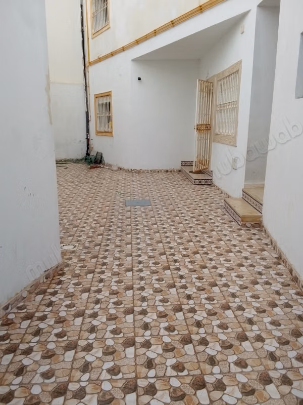 Location d'un appartement à Hammamet Nord. Superficie 200 m². Vues imprenables sur la mer, double vitrage