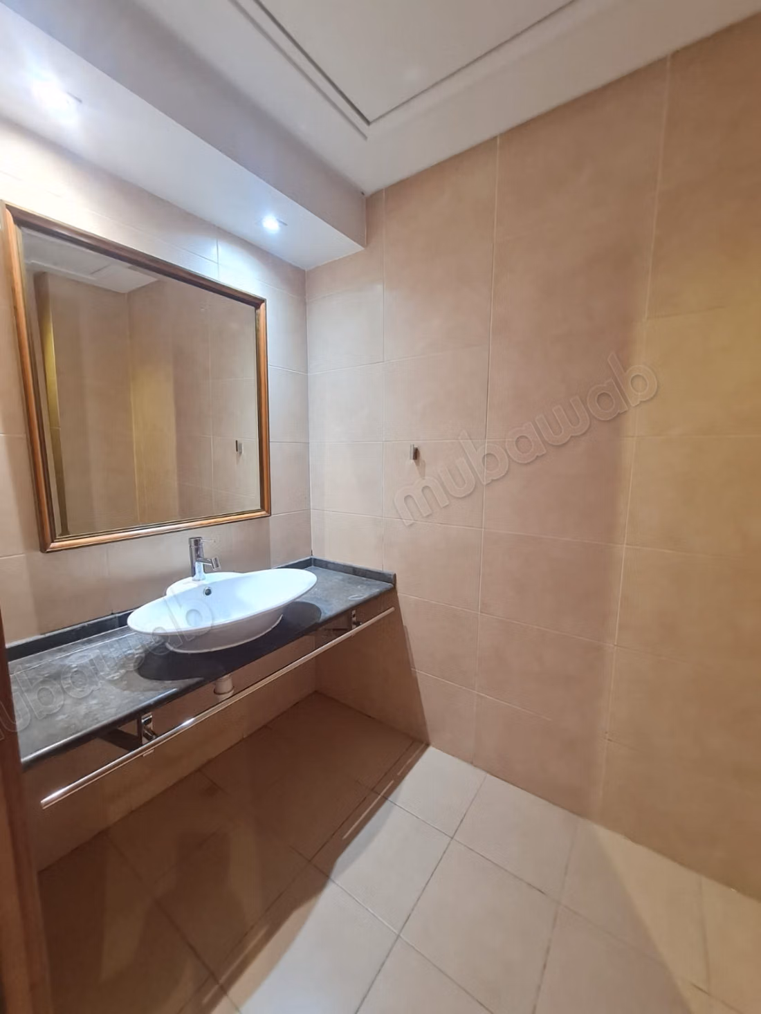 Bel appartement en location à Sidi Daoued. 2 chambres. Double vitrage et chauffage central