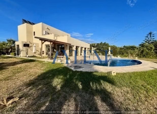 Location villa avec piscine à gammarth