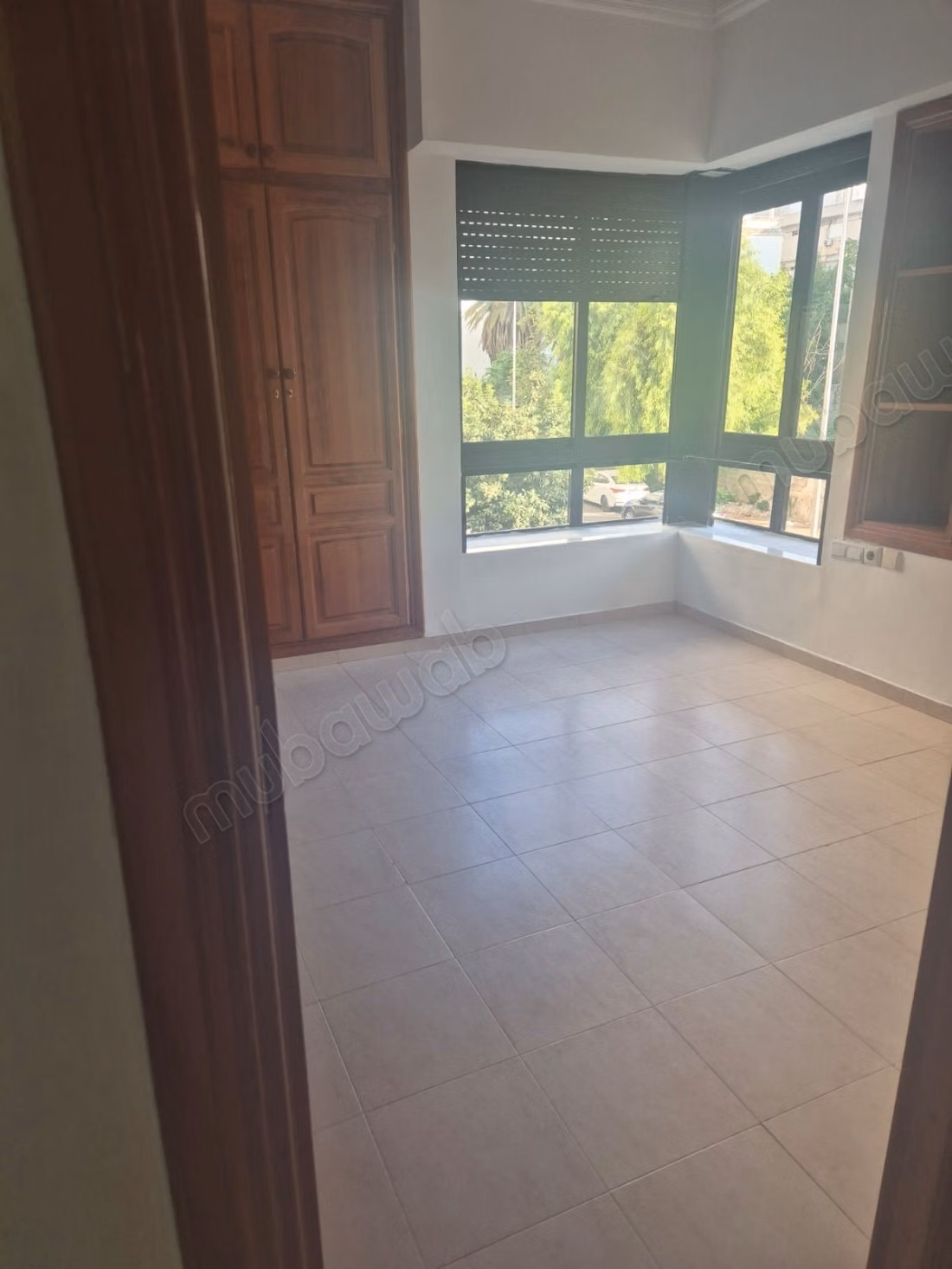 Appartement te huur in Agdal. 4 grote kamers. Conciërgeservice en airconditioning.