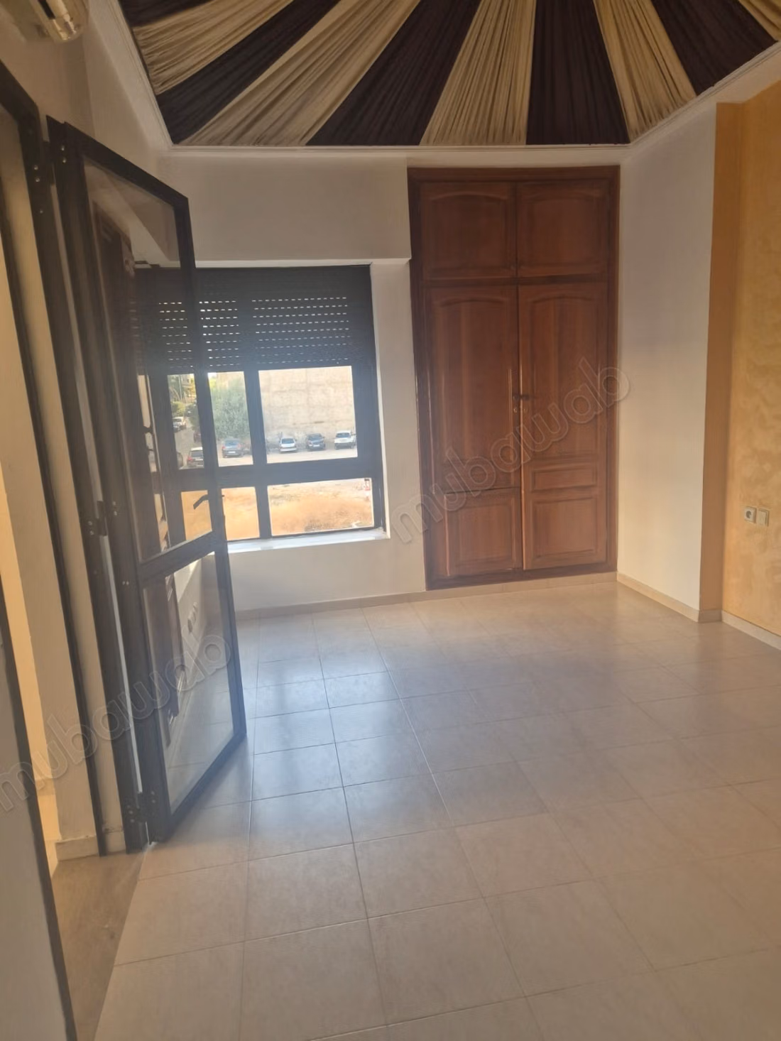 Appartement te huur in Agdal. 4 grote kamers. Conciërgeservice en airconditioning.