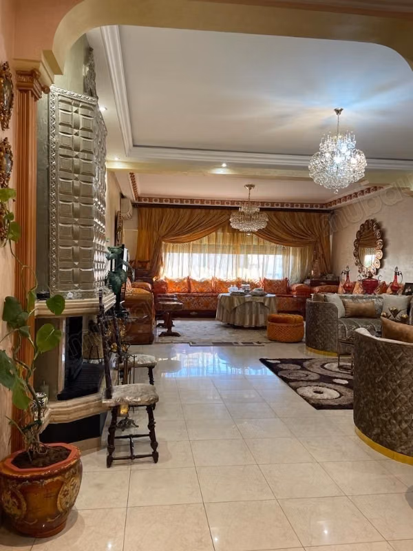 Appartement à louer à Agdal. 4 grandes pièces. Service de concierge et climatisation