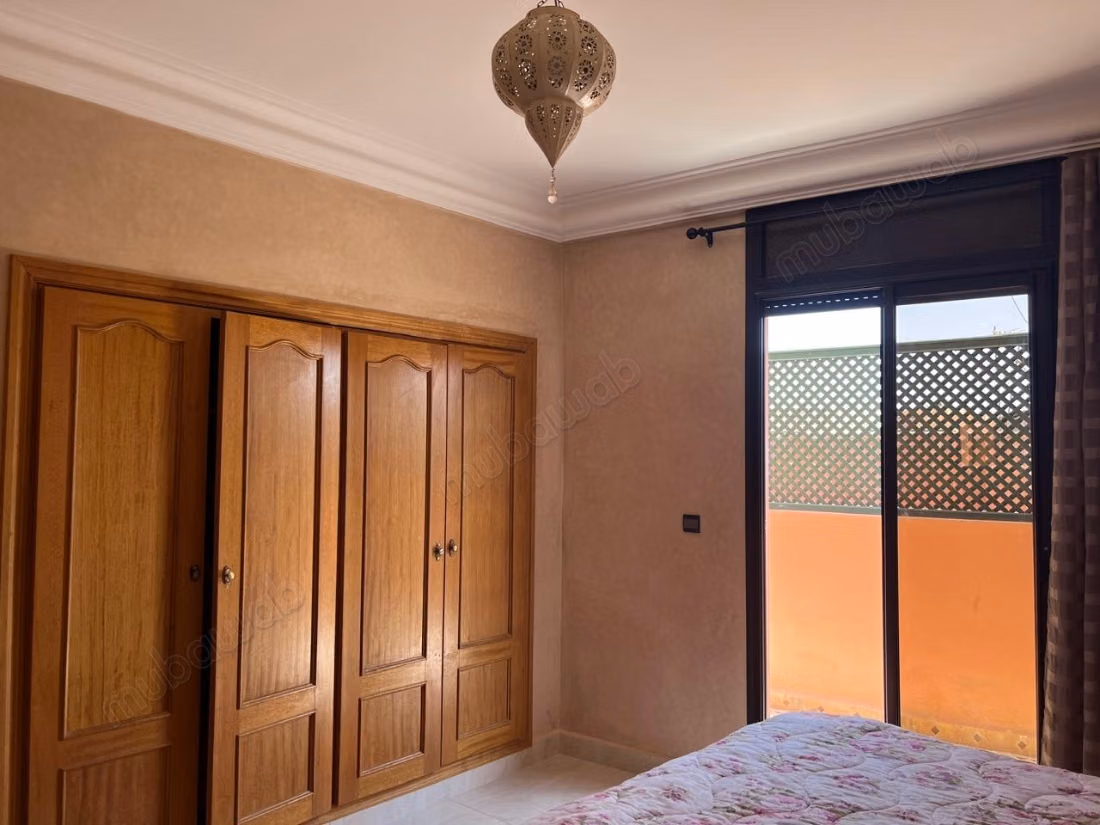 Large studio overlooking the Eden square