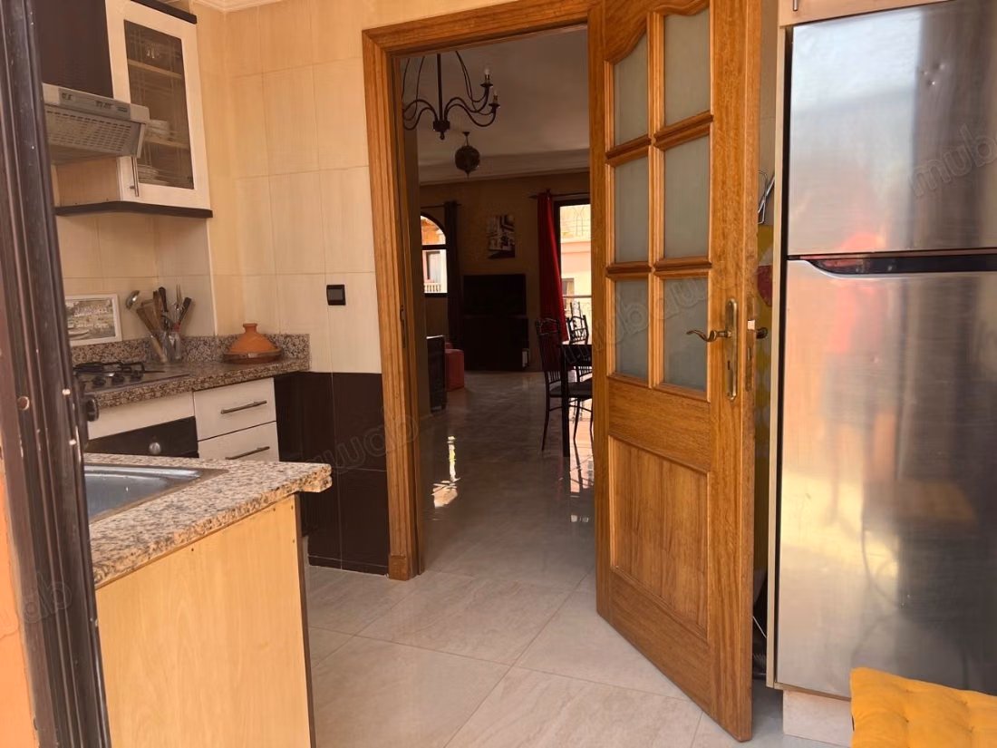 Large studio overlooking the Eden square