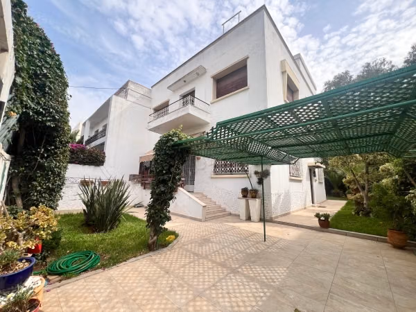 R1 Villa for Sale – 361 m² in L'Hermitage
