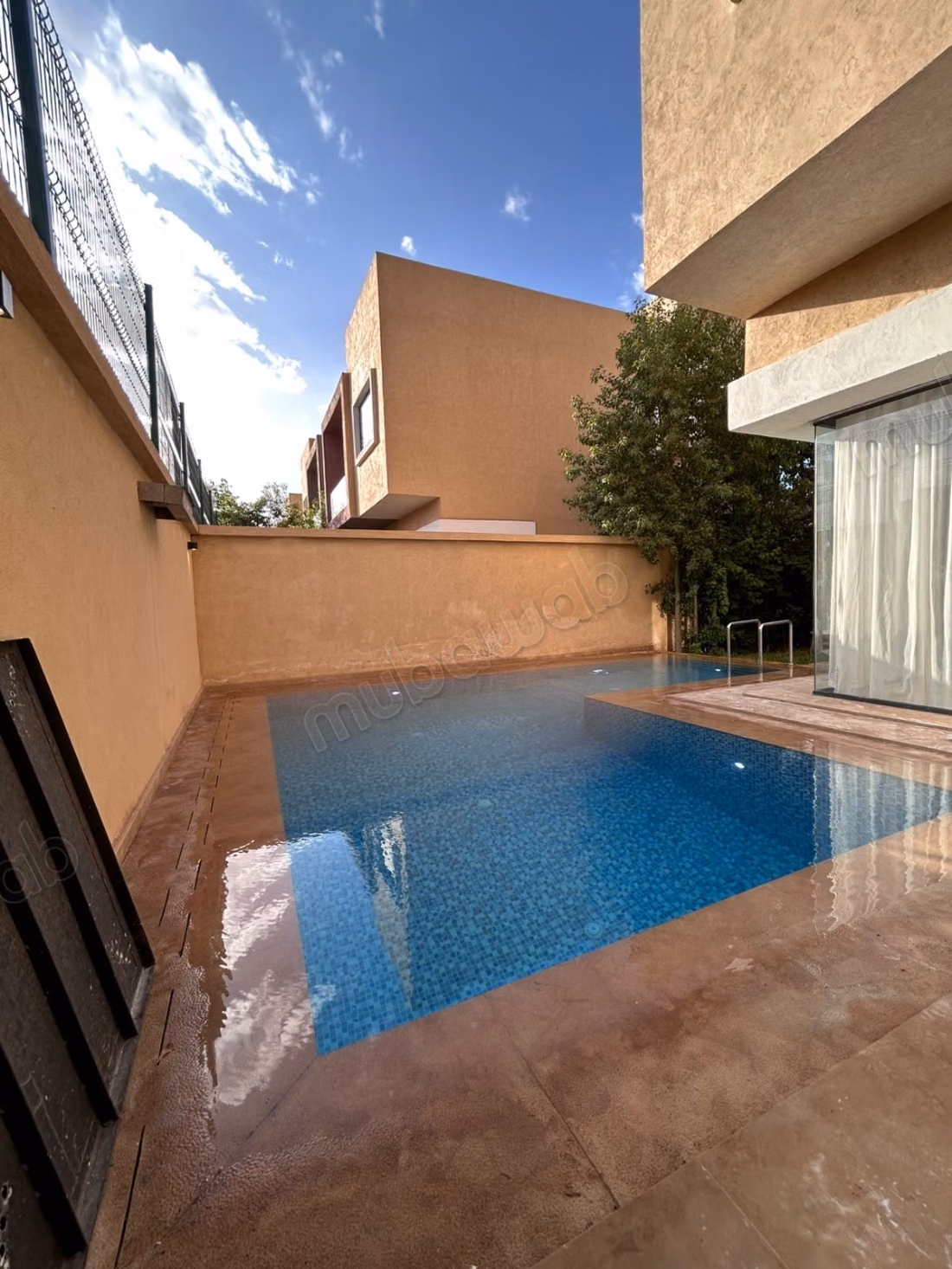 Fabulous villa for sale in Route de l'Ourika. Small area 380 m². Furnished
