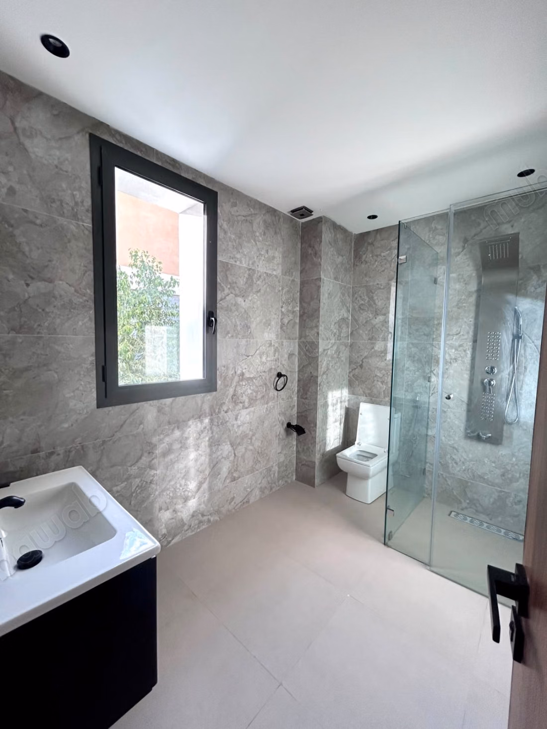Fabulous villa for sale in Route de l'Ourika. Small area 380 m². Furnished