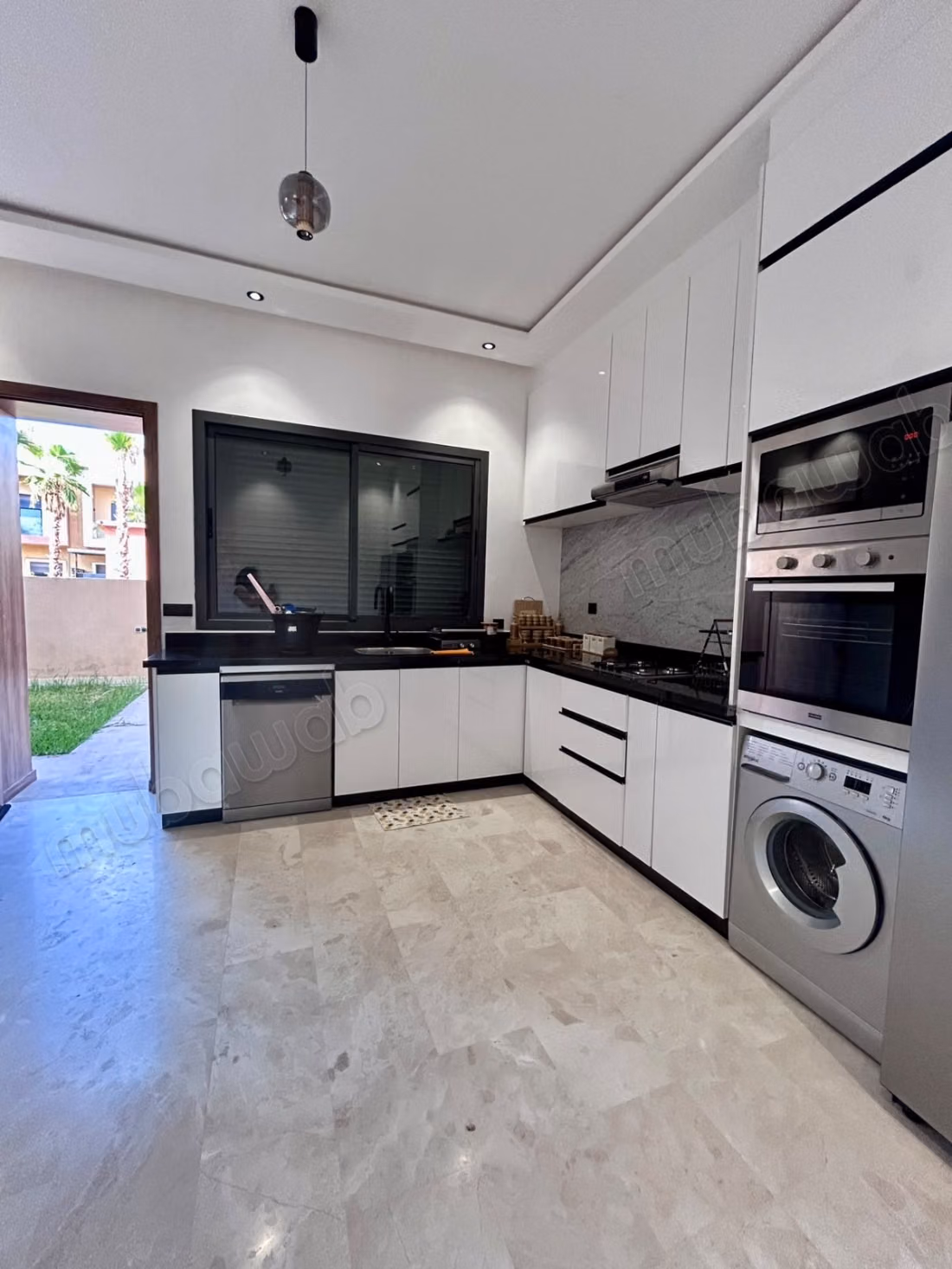 Fabulous villa for sale in Route de l'Ourika. Small area 380 m². Furnished