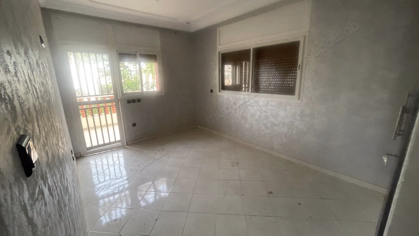 Villa de luxe à vendre à Hay Al Fath.
Superficie 395 m².
Garage et terrasse