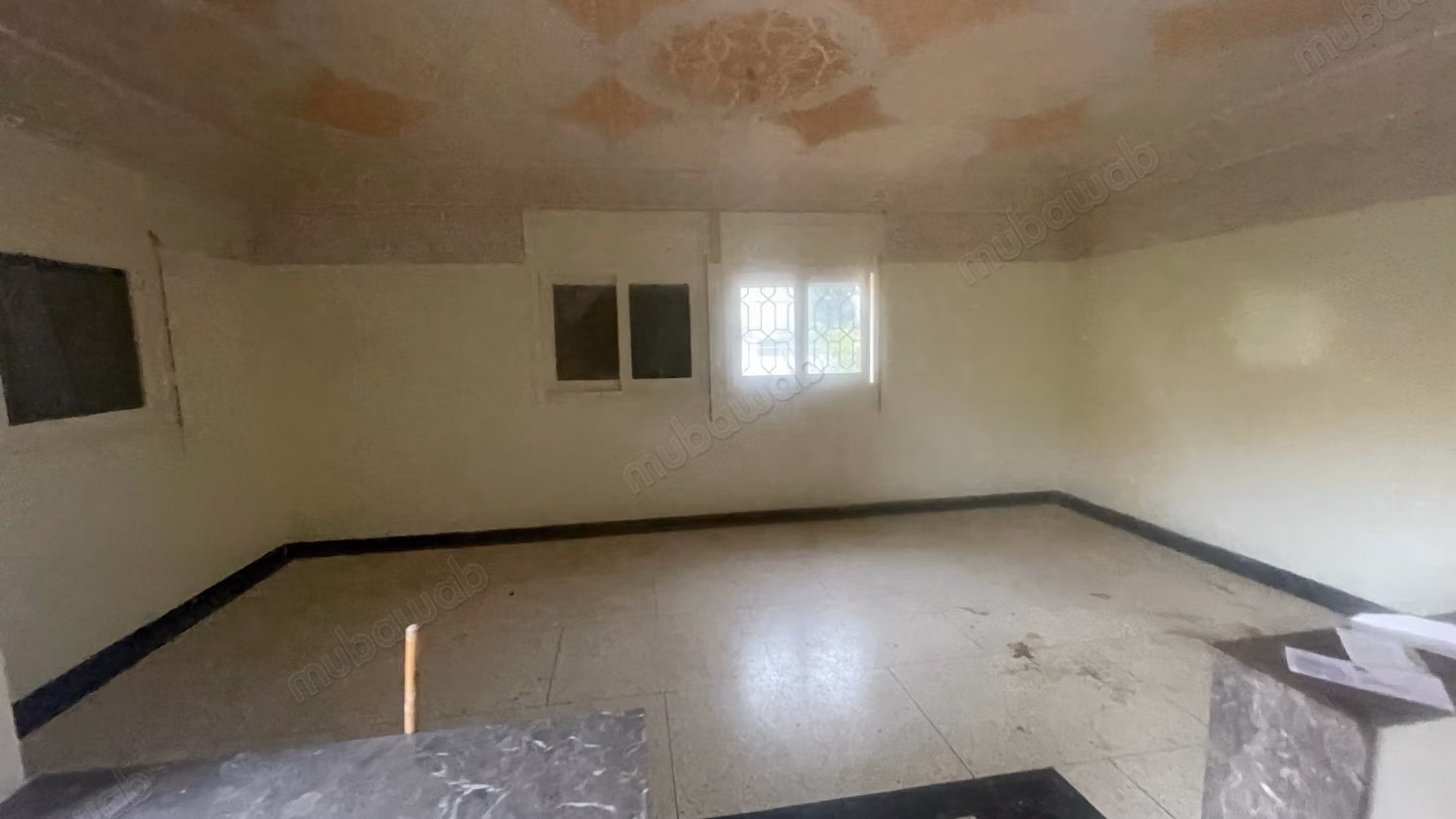Villa de luxe à vendre à Hay Al Fath.
Superficie 395 m².
Garage et terrasse