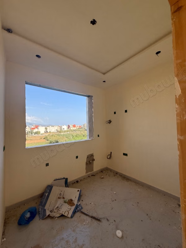 Beautiful apartment for sale in Martil. 1 room. Sturdy door and satellite dish
