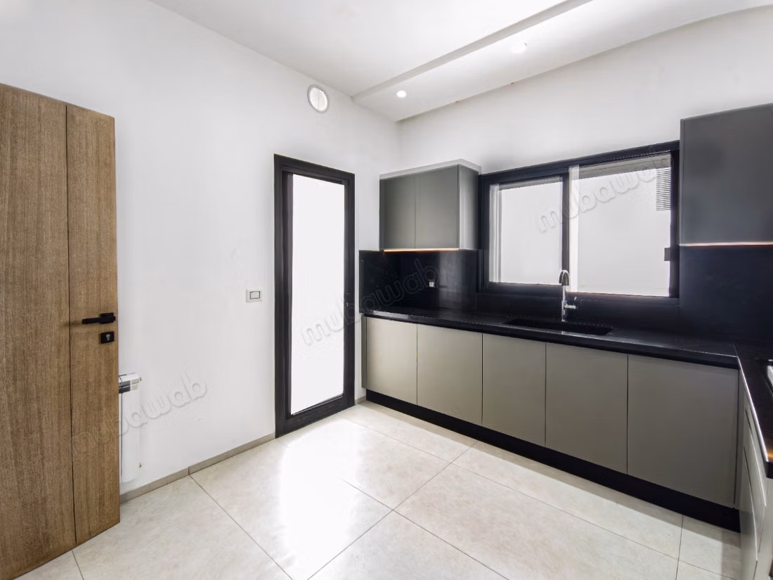Appartement en vente à Ain Zaghouan Nord. Surface de 121 m²