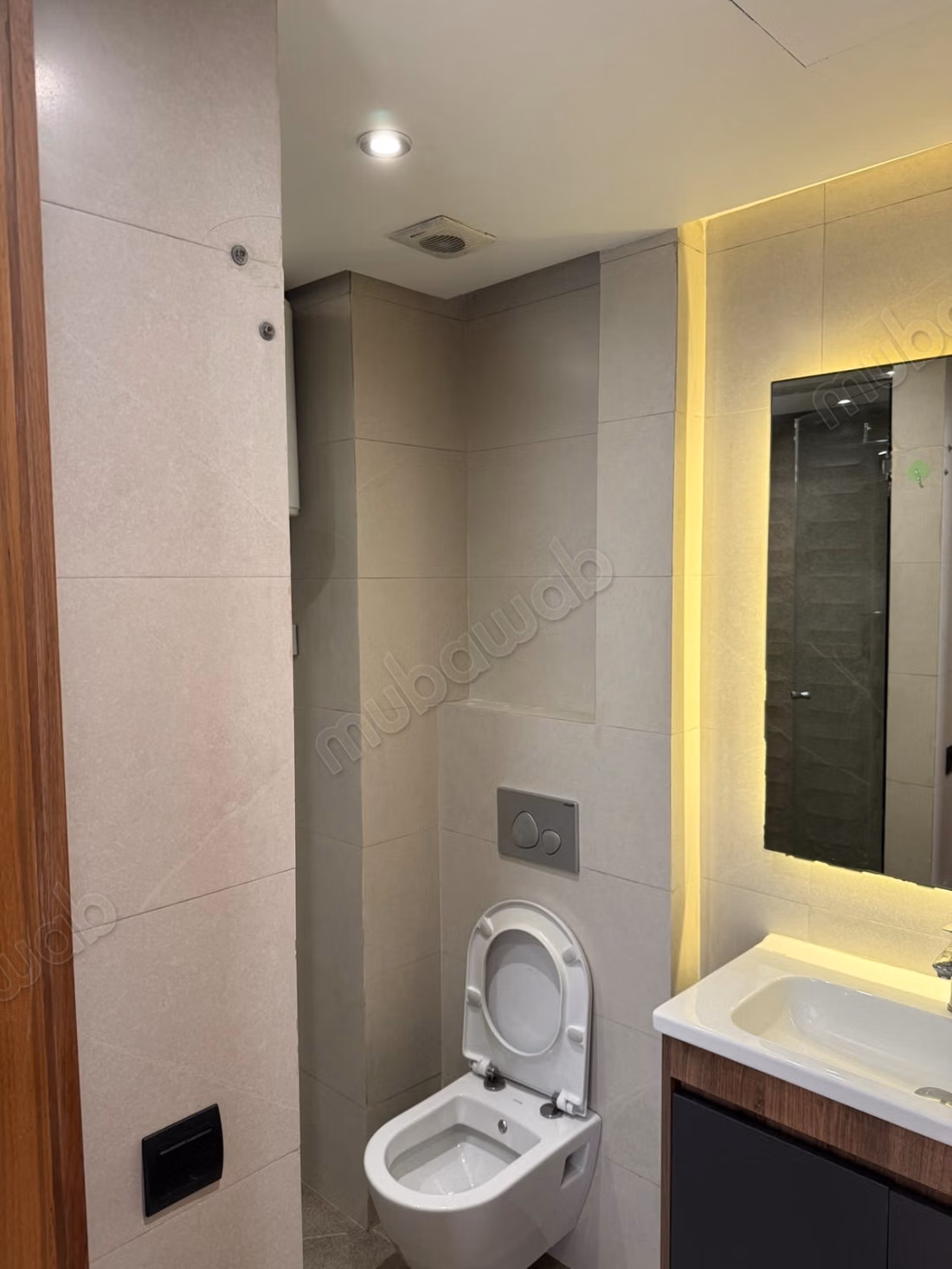 Beautiful apartment for rent in Bourgogne Ouest. 1 beautiful bedroom. Elevator and terrace