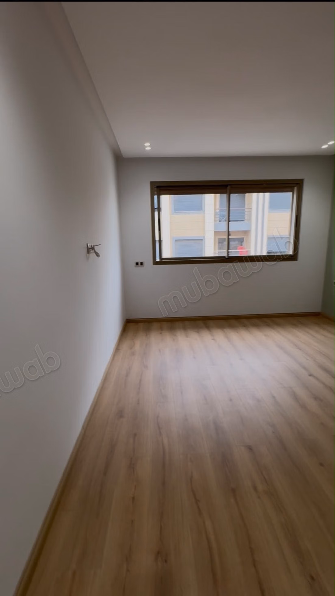 Apartment for sale in Dar Bouazza. 3 bedrooms. Security door and satellite dish