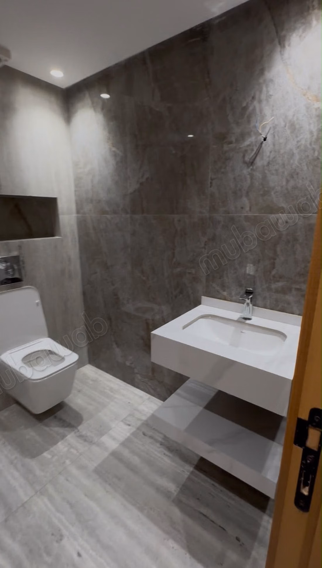 Apartment for sale in Dar Bouazza. 3 bedrooms. Security door and satellite dish