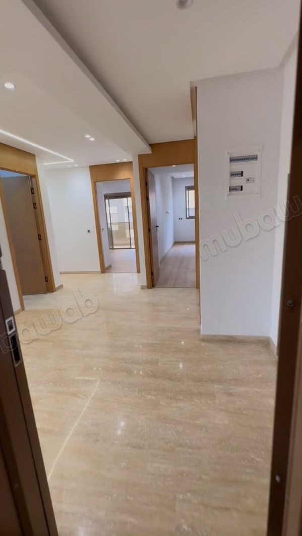 Apartment for sale in Dar Bouazza. 3 bedrooms. Security door and satellite dish