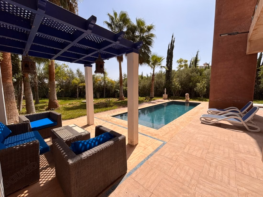 Superbe Villa Front de Golf – À Louer