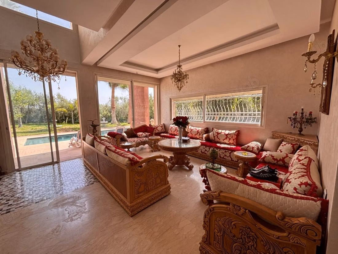 Superbe Villa Front de Golf – À Louer