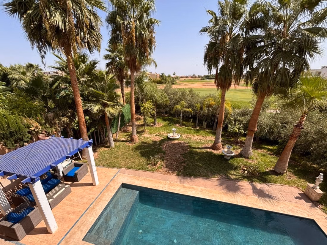Superbe Villa Front de Golf – À Louer