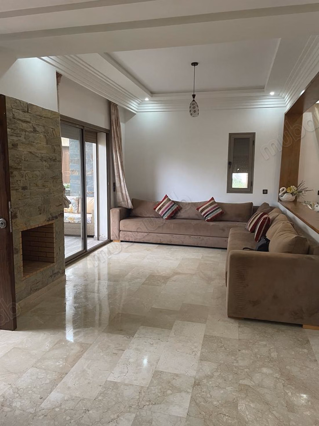 Villa de luxe à vendre à Sidi Rahal Chatai. 7 grandes pièces. Meublé