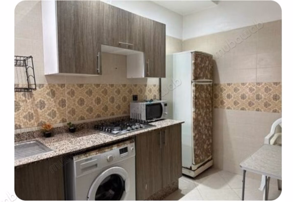Bel appartement à vendre à Hay Mabrouka.
Superficie 56 m².
Antenne parabolique, résidence sécurisée