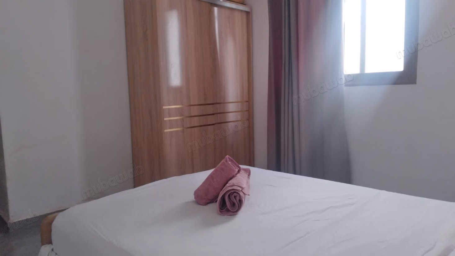 Bel appartement à vendre à Hay Mabrouka.
Superficie 56 m².
Antenne parabolique, résidence sécurisée