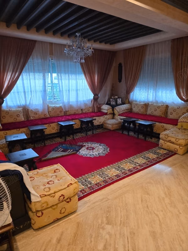 Bell'appartamento in vendita ben situato a Hay Riad