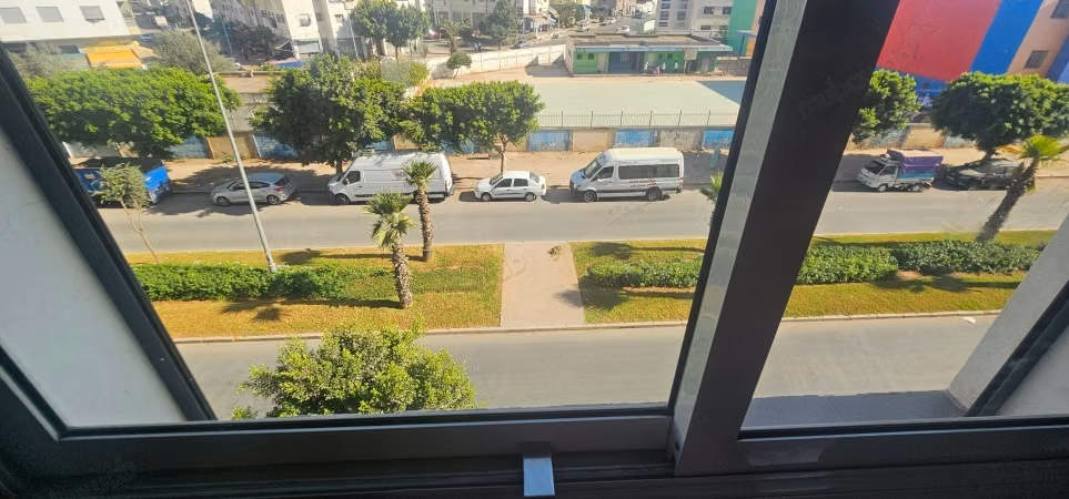 For sale apartment in Bouskoura. 3 beautiful bedrooms. Moroccan living room and satellite dish