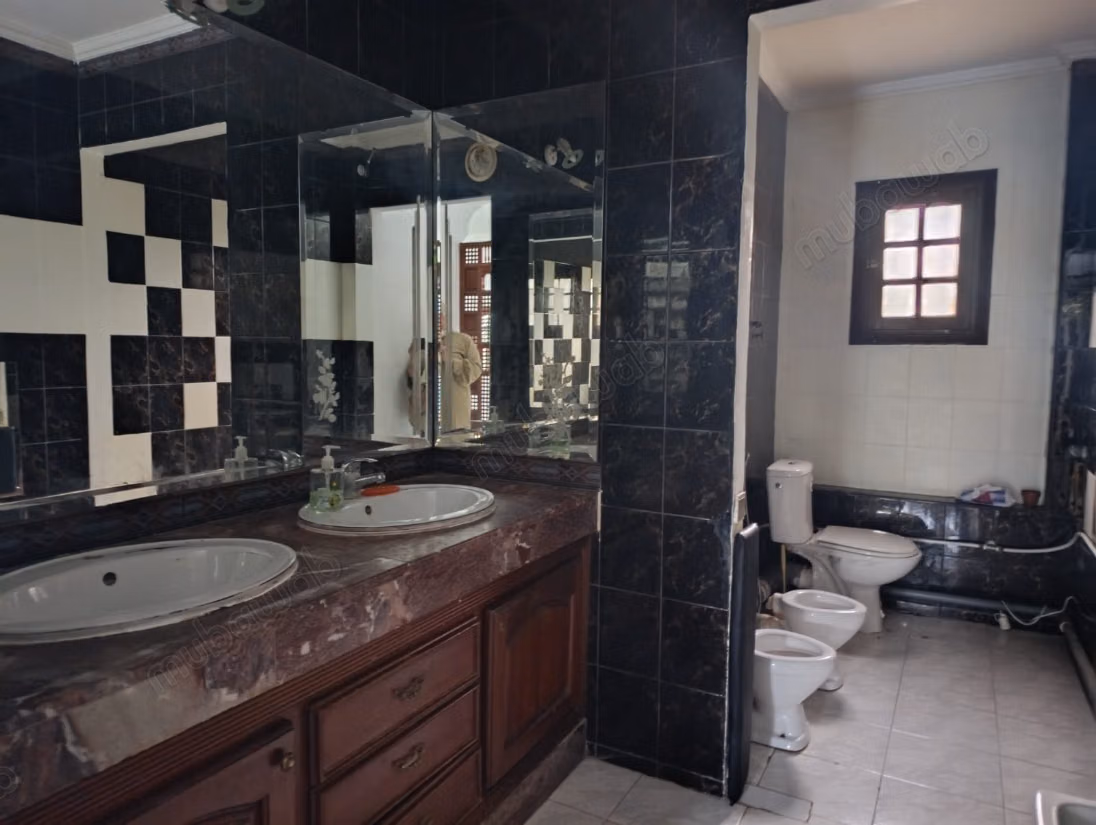 Ideally located office in Hay Riad