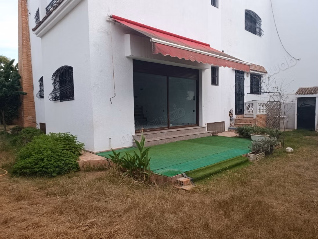 Ideally located office in Hay Riad