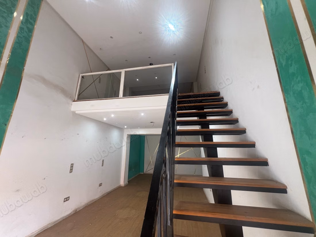 Beau local commercial en location à Route de Safi.
Surface de 80 m².
Résidence avec concierge