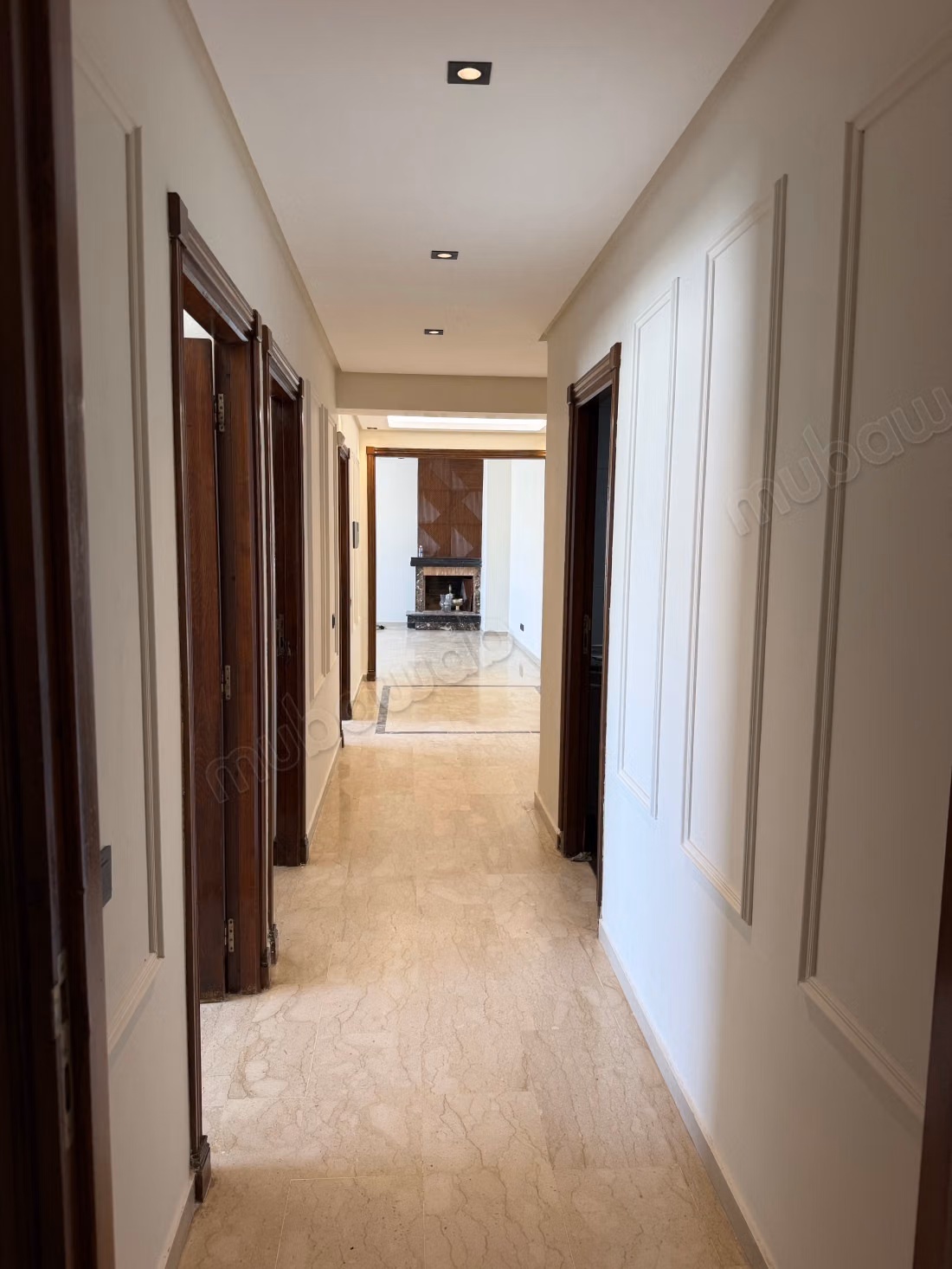 Appartement à louer à Anfa. 
3 chambres agréables. 
Salon Marocain et antenne parabolique