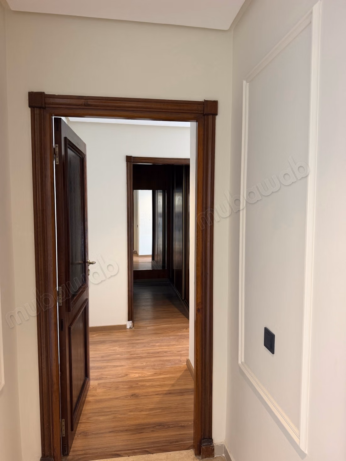 Appartement à louer à Anfa. 
3 chambres agréables. 
Salon Marocain et antenne parabolique