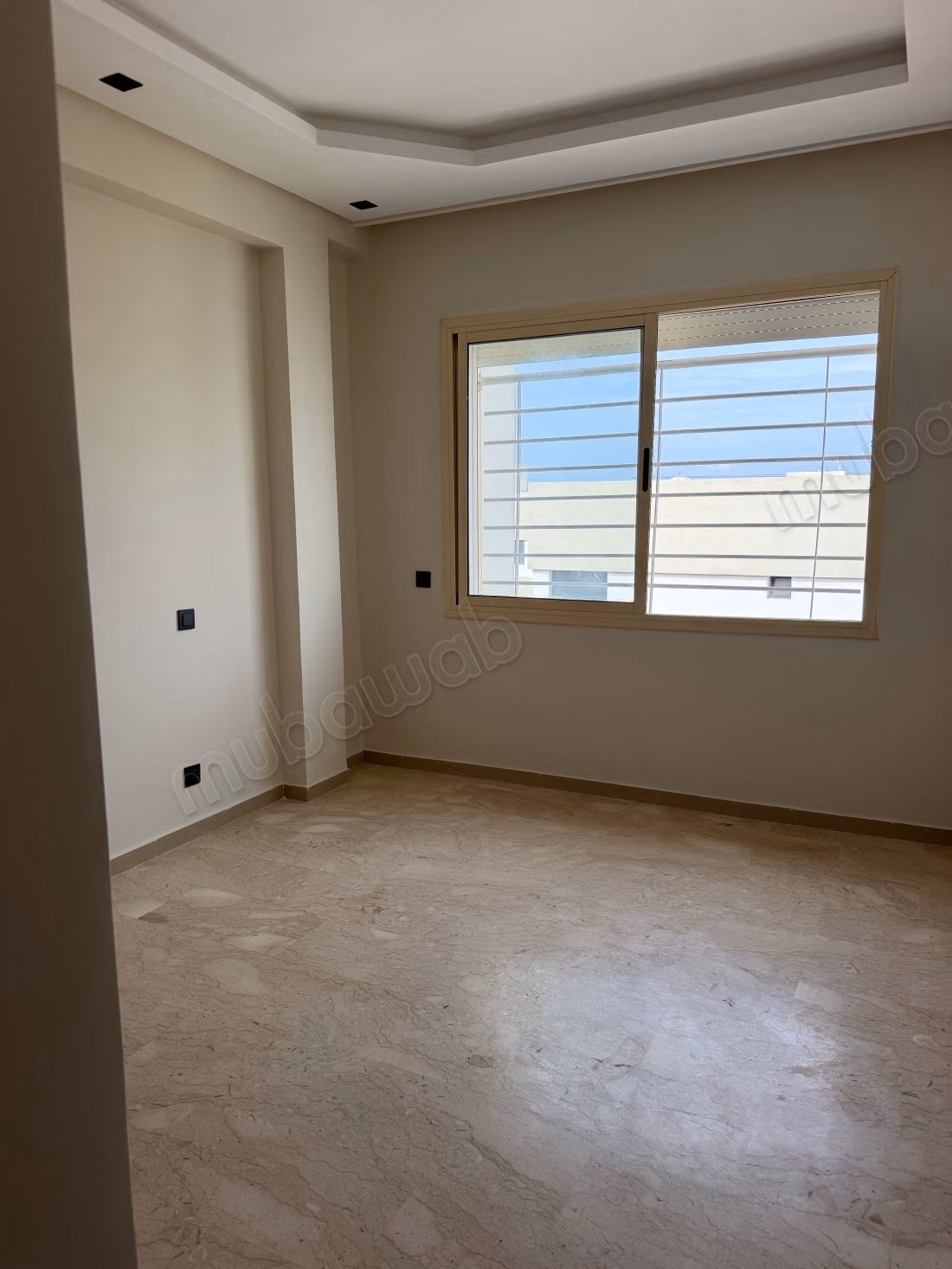Appartement à louer à Anfa. 
3 chambres agréables. 
Salon Marocain et antenne parabolique