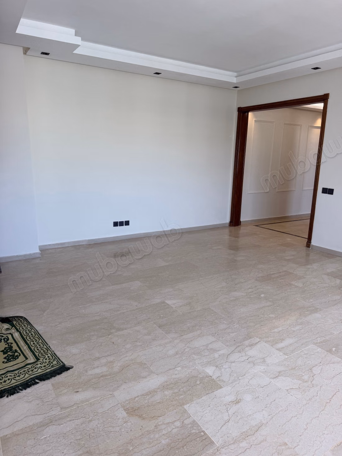 Appartement à louer à Anfa. 
3 chambres agréables. 
Salon Marocain et antenne parabolique