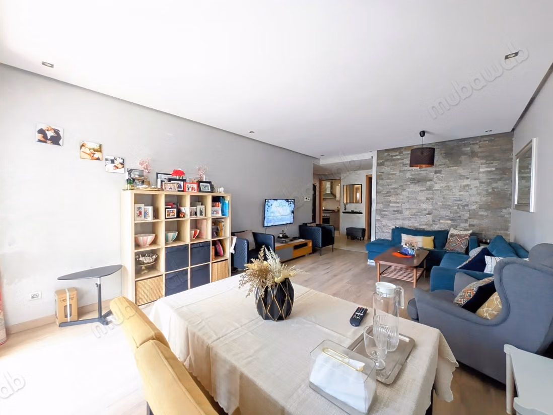 Appartement te koop in Bouskoura. Totale oppervlakte 100 m². Conciërgeservice beschikbaar, airconditioningsysteem.