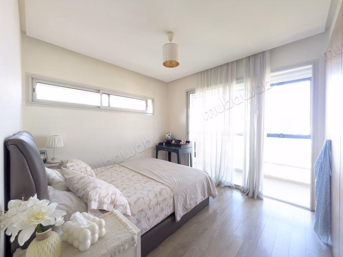 Appartement te koop in Bouskoura. Totale oppervlakte 100 m². Conciërgeservice beschikbaar, airconditioningsysteem.